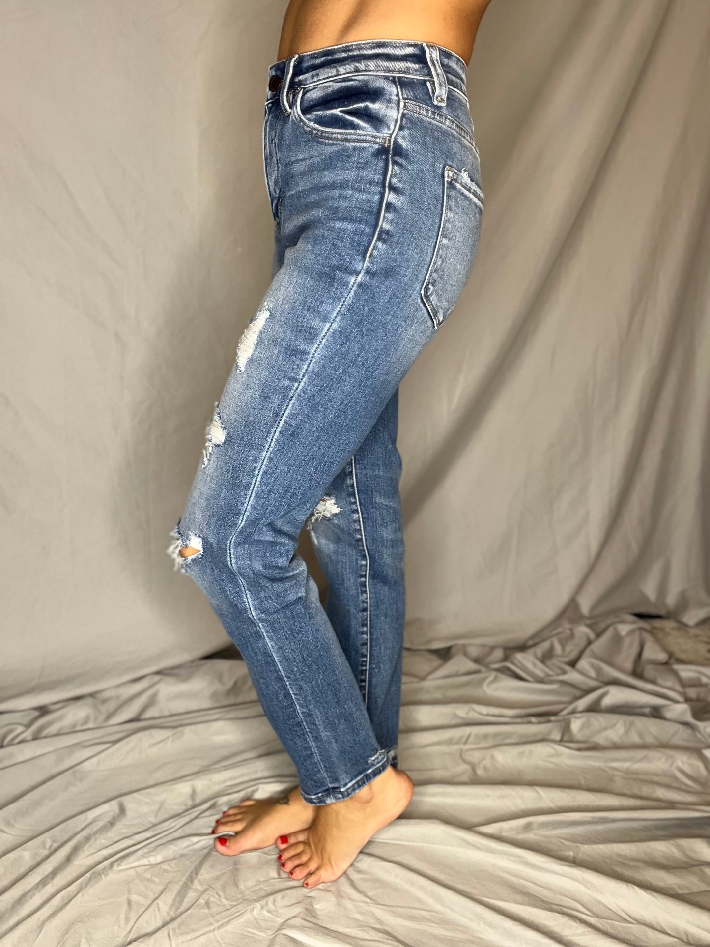 Vervet Super High Rise Crop Mom Jeans